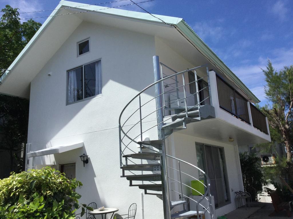 Pension Sea Shells Мотобу Экстерьер фото